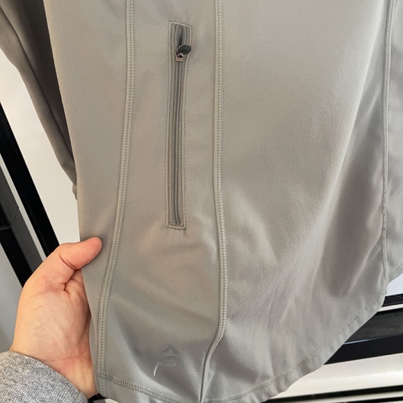 P'tula Rosy Seize the Day Pullover White Sage - Picture 3 of 6